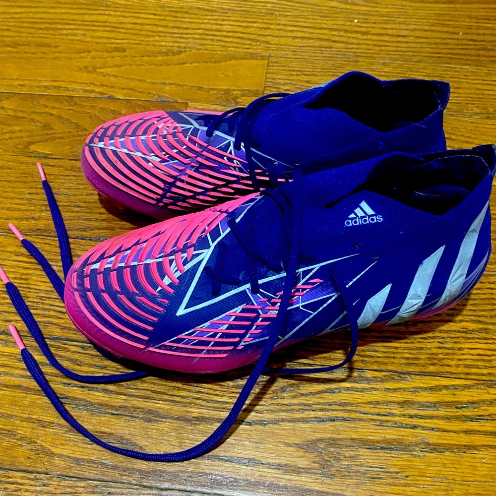 ⚽️ Adidas Predator Soccer Cleats ⚽️ 💜💓 Size 5 M/ 6 W